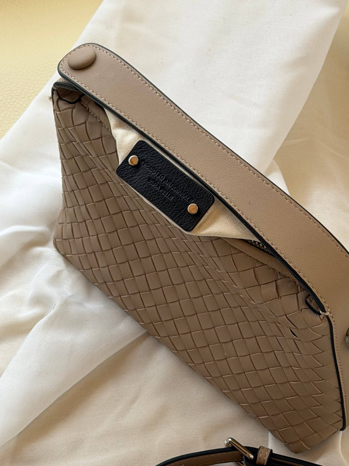 Borsa intrecciata in pelle di agnello – Beige latte