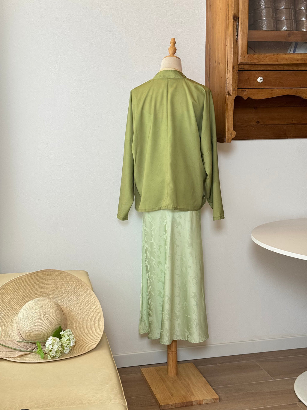 Jade Serenity Set | Set abito in seta e cardigan stile orientale