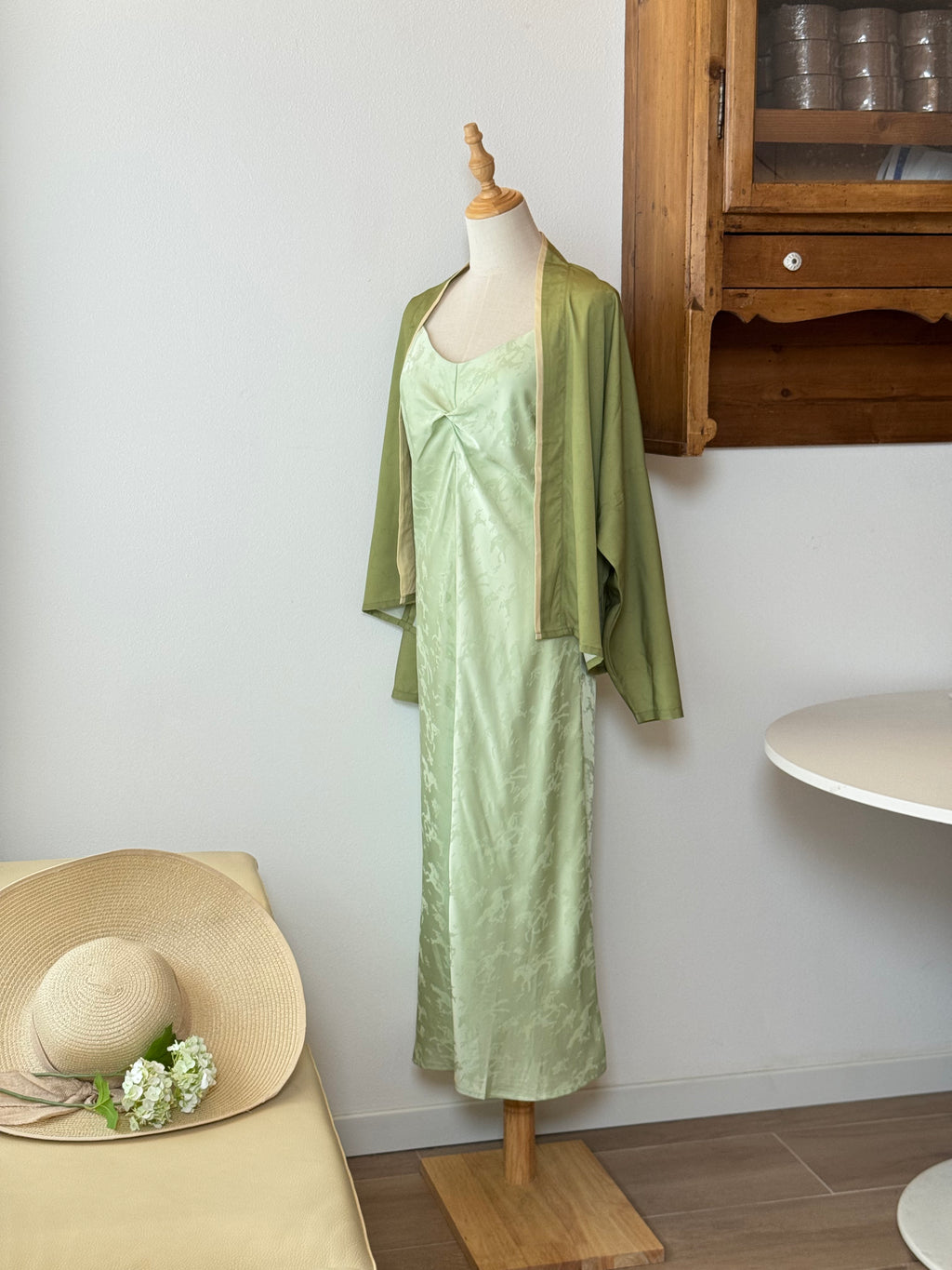 Jade Serenity Set | Set abito in seta e cardigan stile orientale
