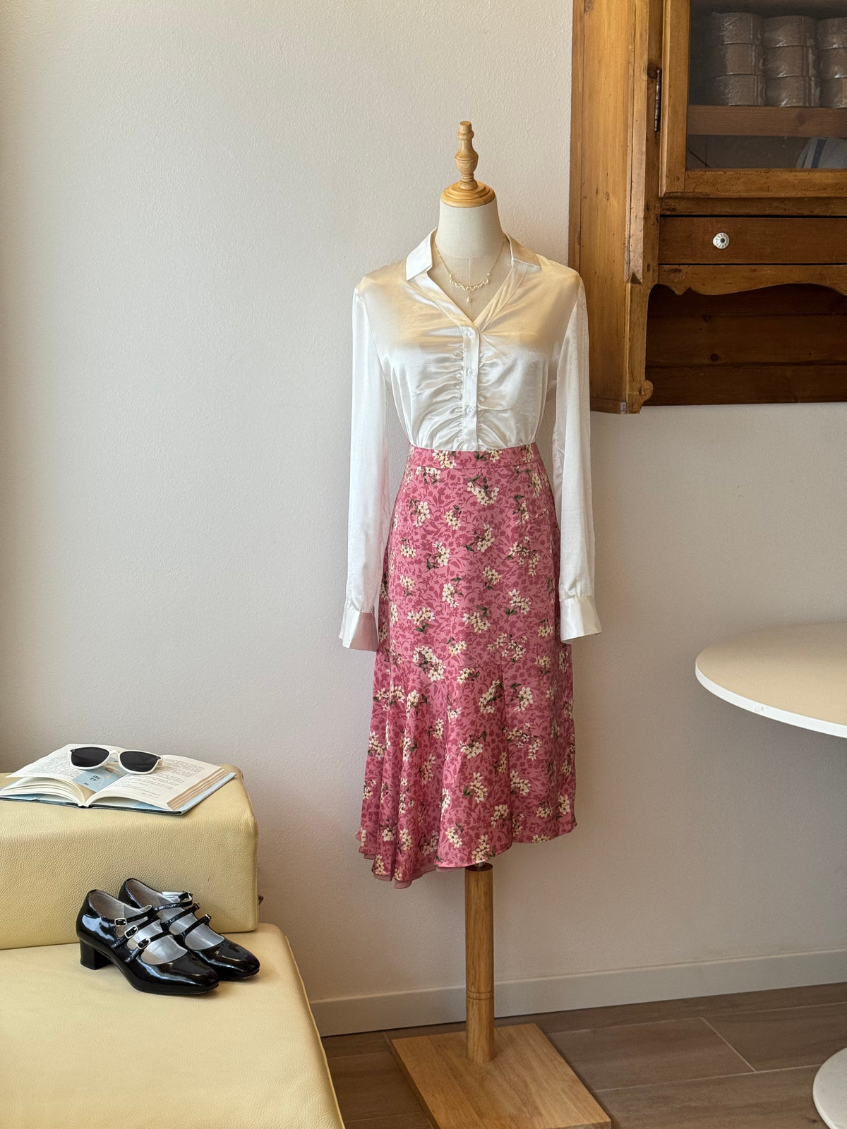 Blush Garden Set | Camicia in acetato e gonna floreale