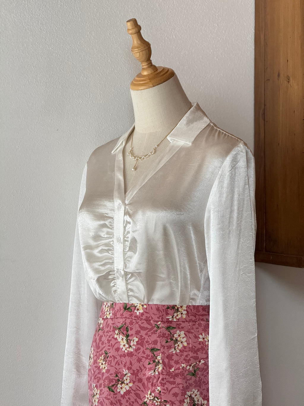 Blush Garden Set | Camicia in acetato e gonna floreale