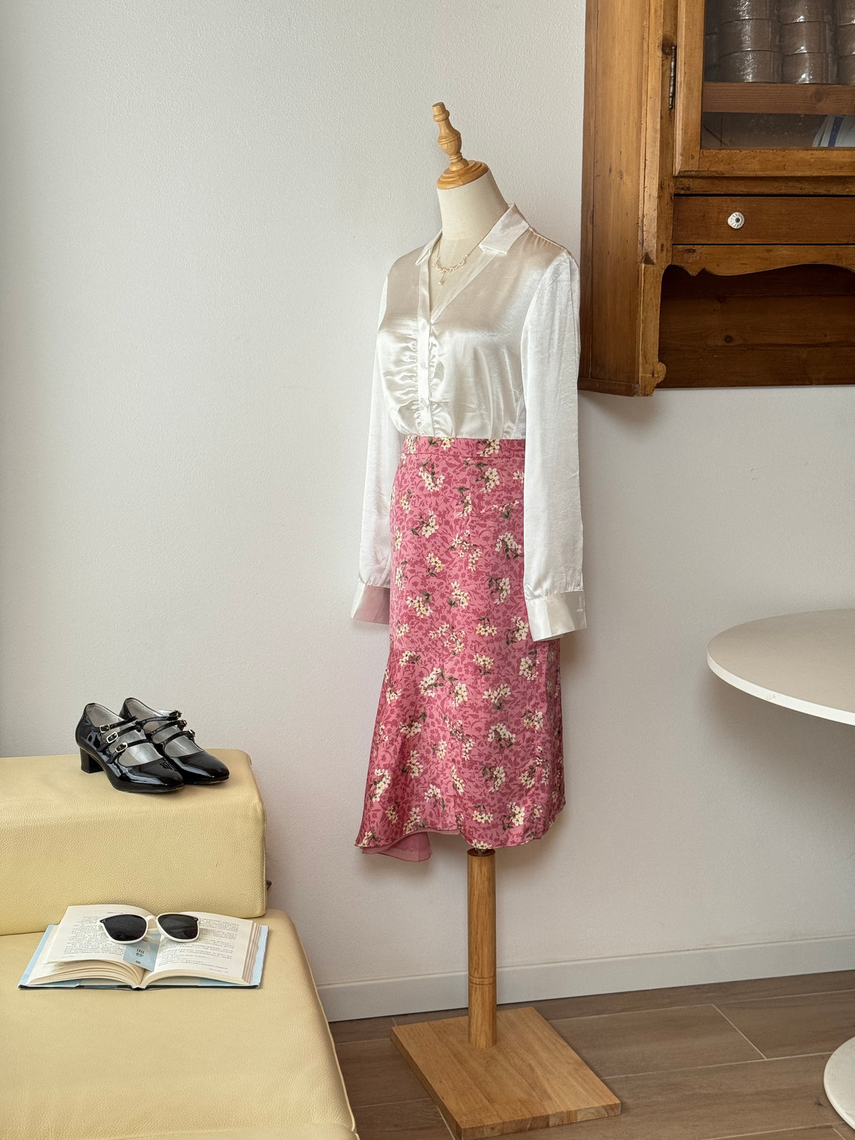 Blush Garden Set | Camicia in acetato e gonna floreale