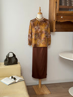 Amber Heritage Set | Camicia stampa orientale e gonna marrone