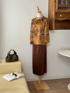 Amber Heritage Set | Camicia stampa orientale e gonna marrone