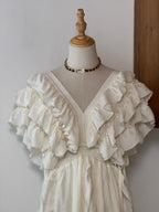 White Ruffle Cake Dress | Abito lungo con balze e scollo a V