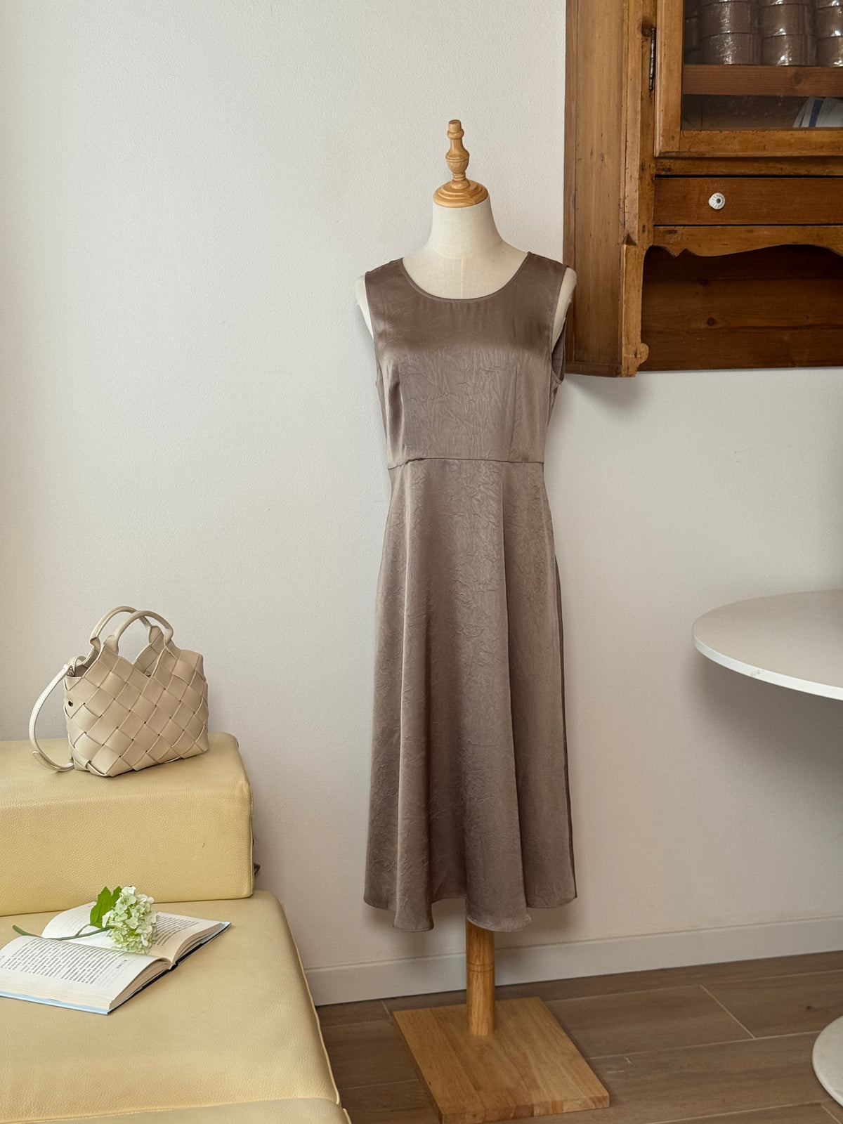 Grey Elegance Dress | Abito midi minimal stile Hepburn