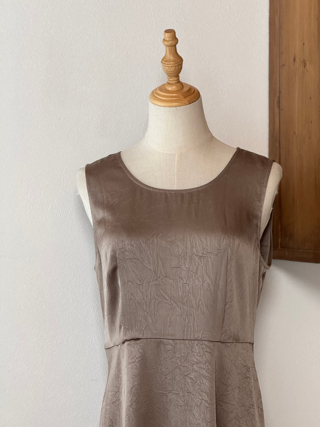 Grey Elegance Dress | Abito midi minimal stile Hepburn