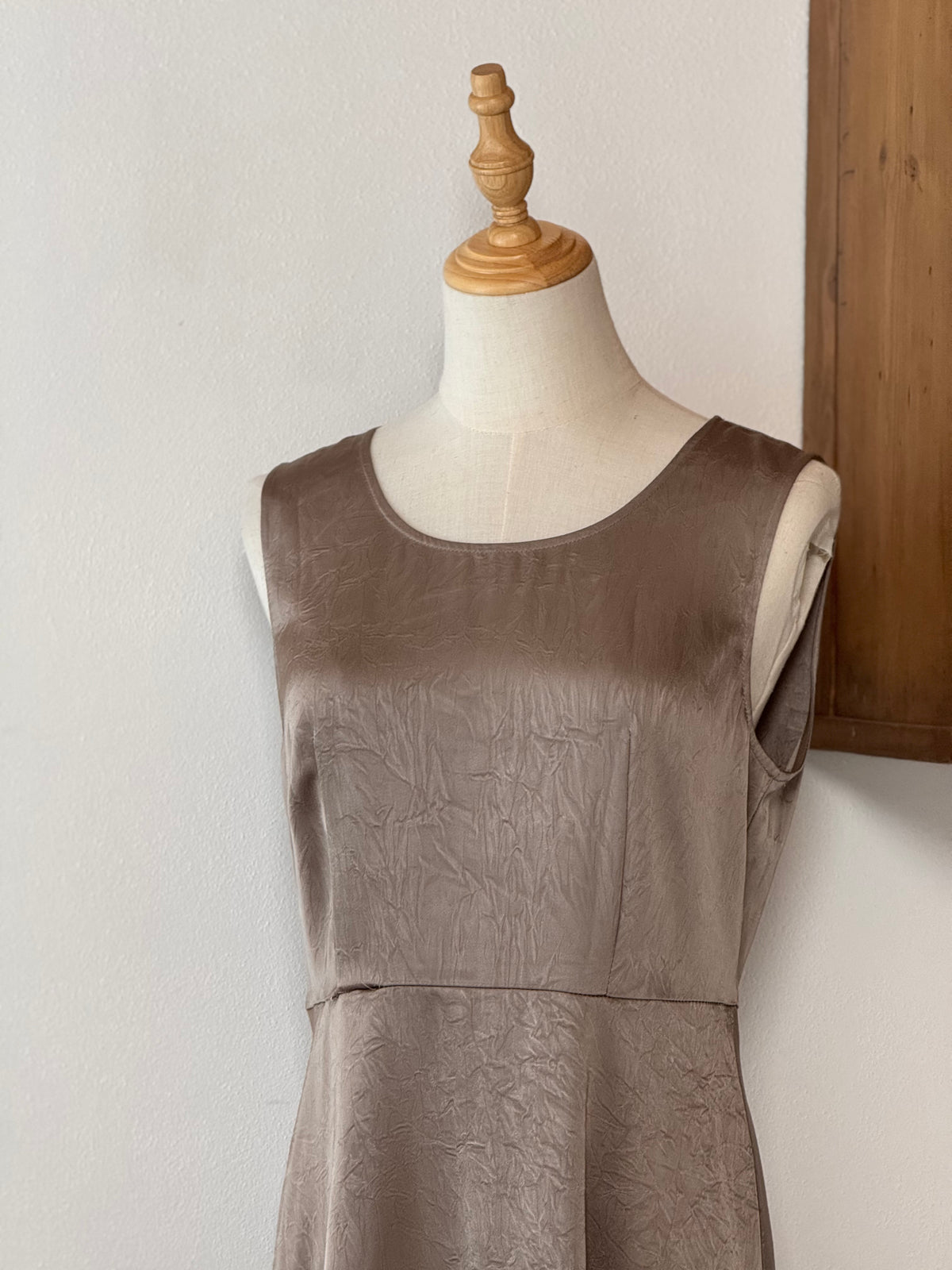 Grey Elegance Dress | Abito midi minimal stile Hepburn