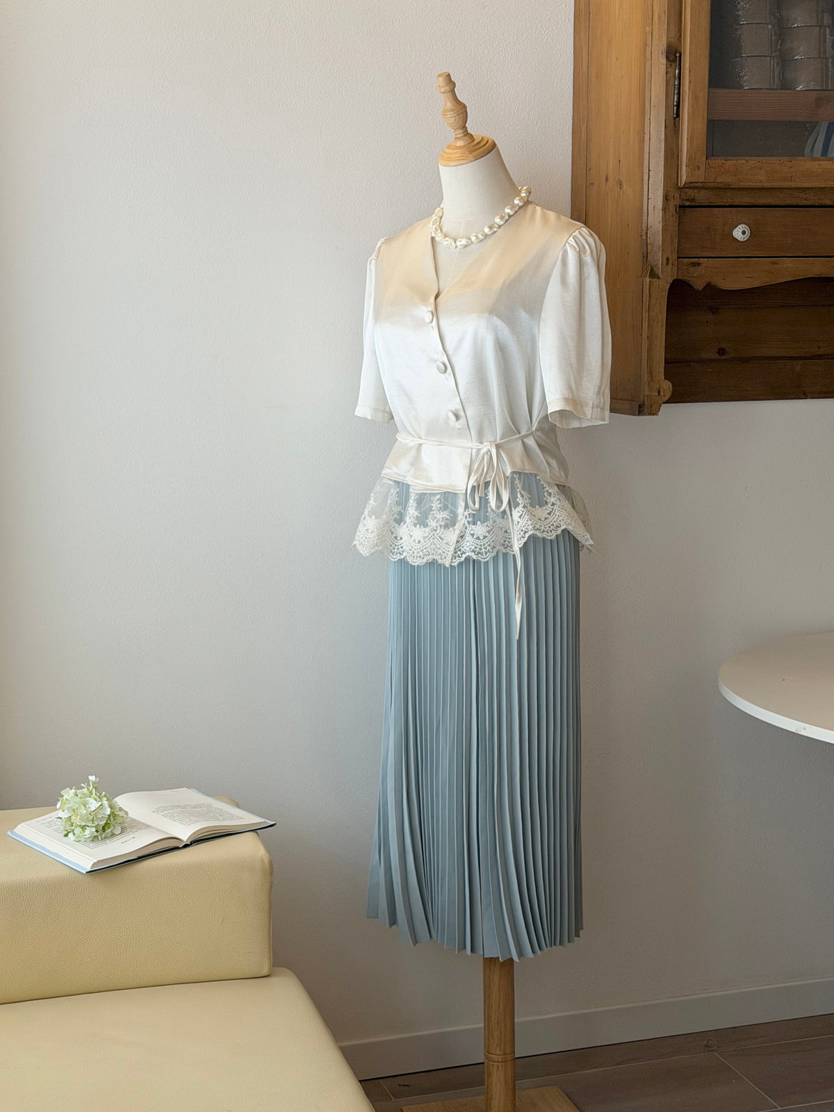 Sky Lace Set | Cardigan in seta e abito plissé