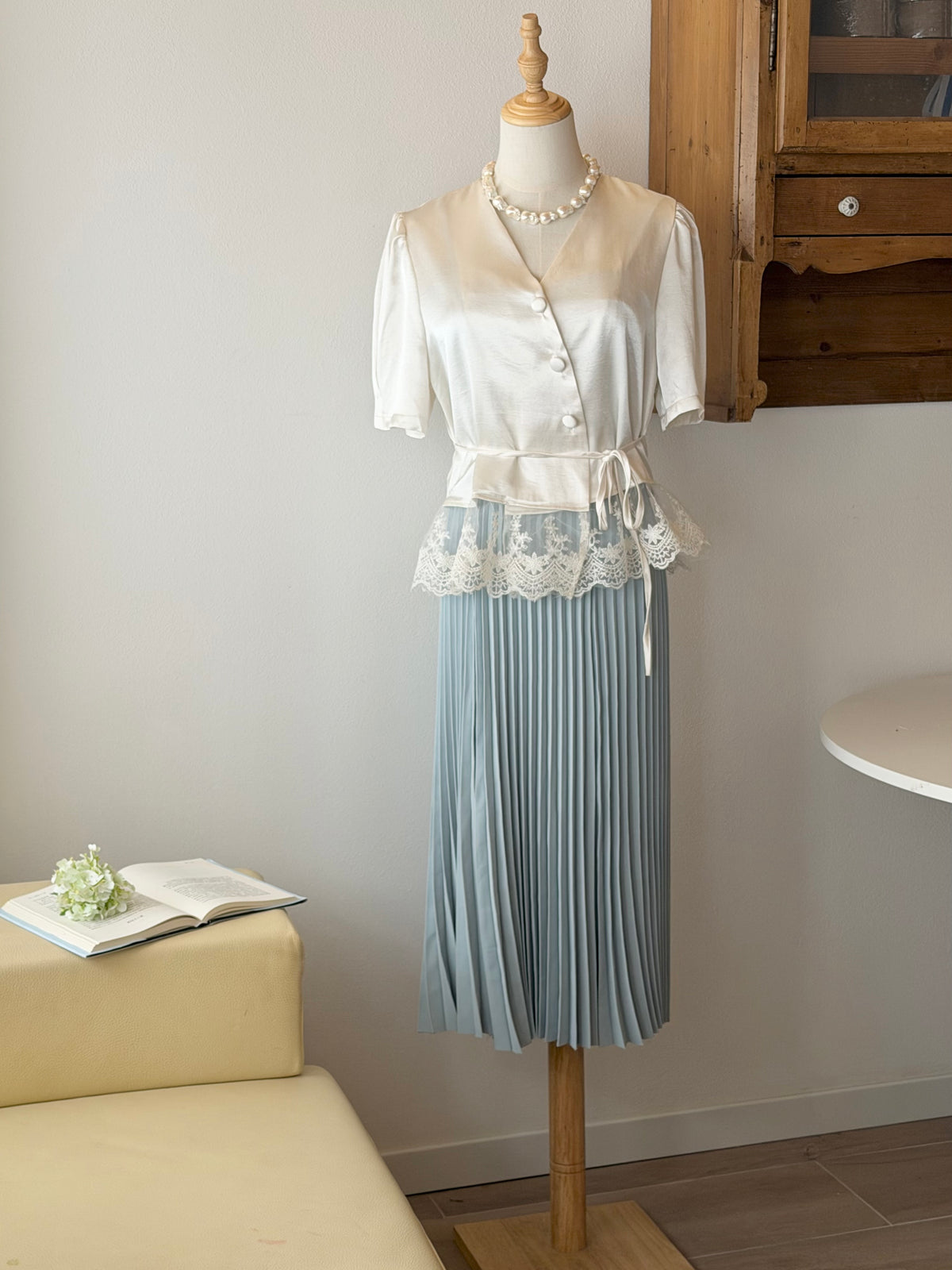Sky Lace Set | Cardigan in seta e abito plissé