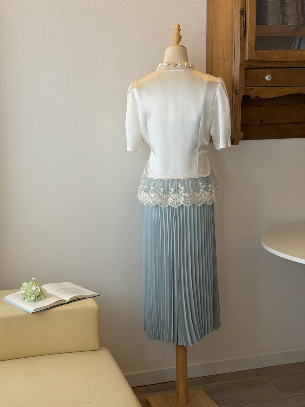 Sky Lace Set | Cardigan in seta e abito plissé