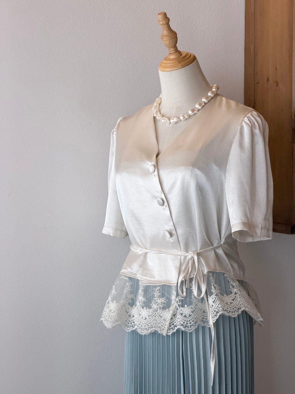Sky Lace Set | Cardigan in seta e abito plissé