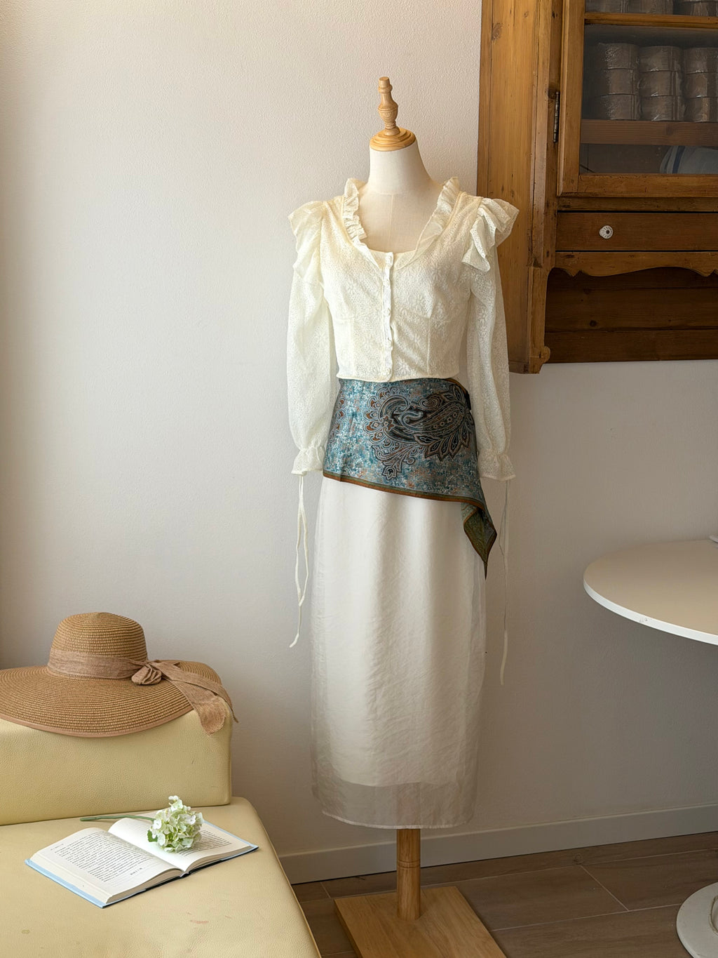 Ivory Grace Set | Camicia in pizzo e gonna in tulle