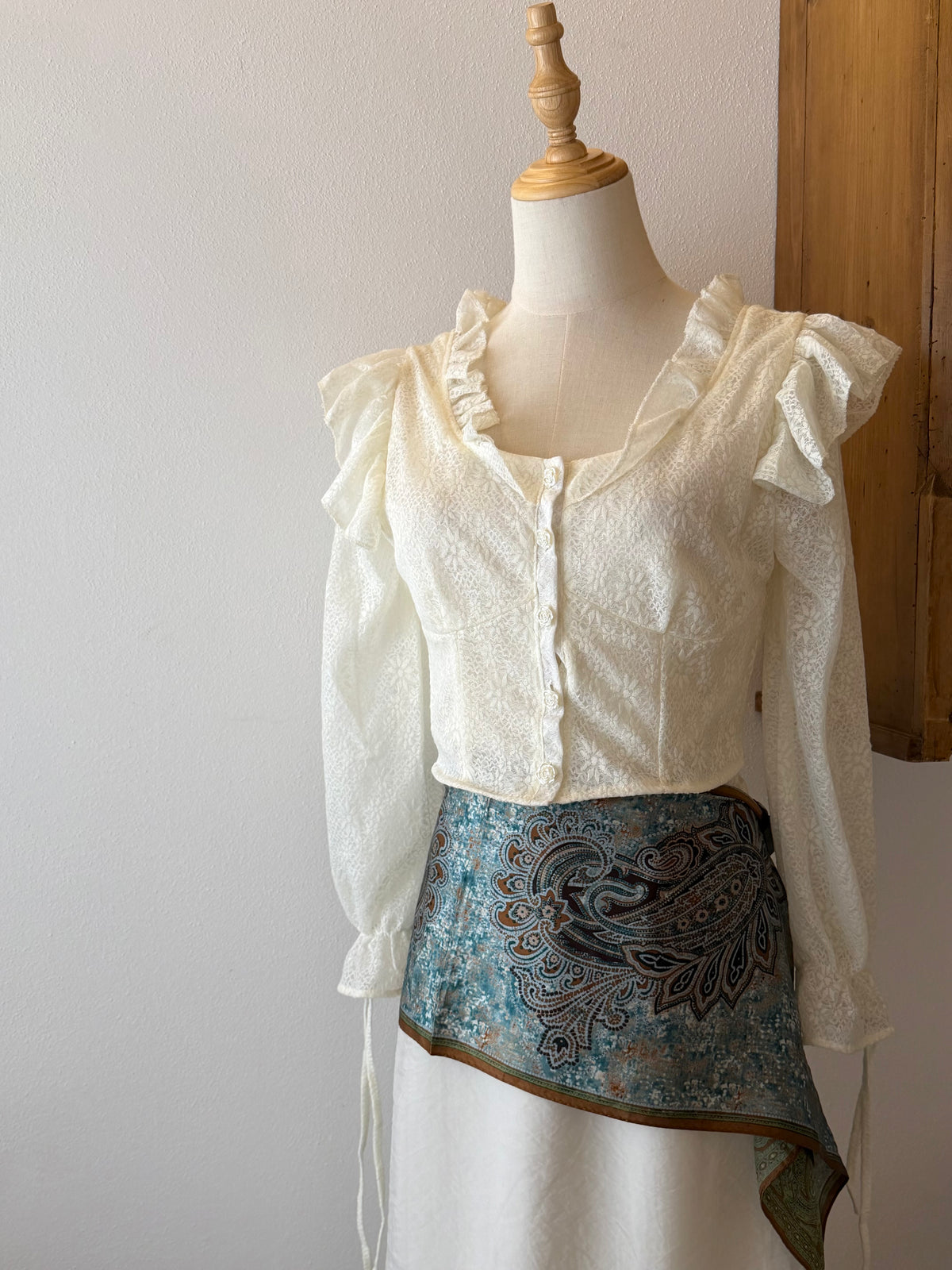 Ivory Grace Set | Camicia in pizzo e gonna in tulle