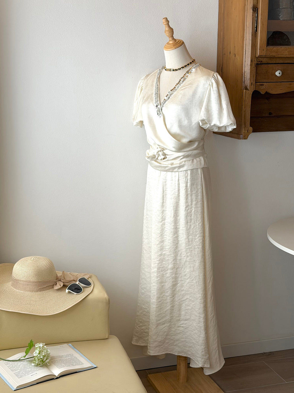 Pure Glow Set | Top satinato con paillettes e gonna lunga texture