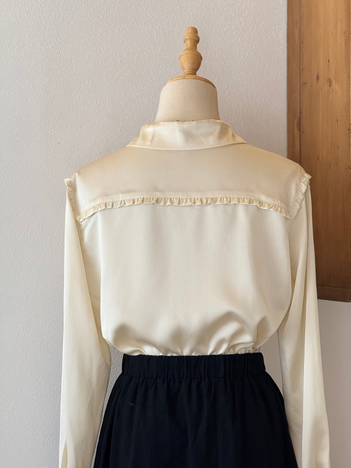 Soft Contrast Set | Top bianco con micro ruches e gonna lunga in cotone e lino