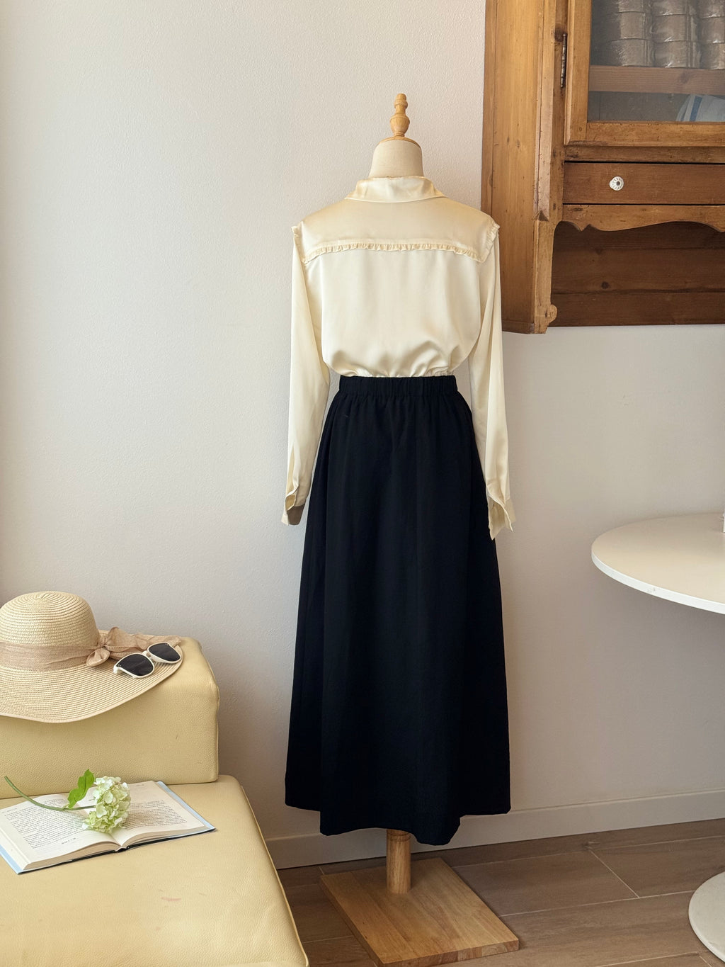 Soft Contrast Set | Top bianco con micro ruches e gonna lunga in cotone e lino