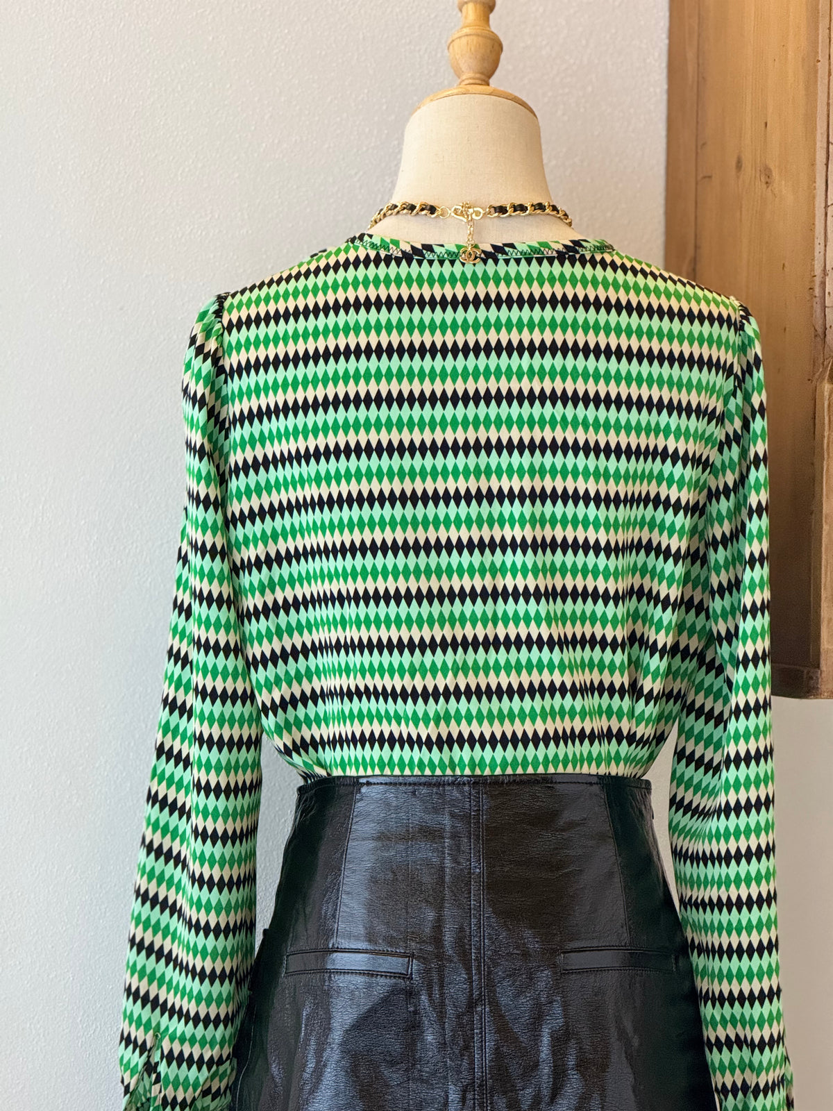 Green Check Set | Camicia chiffon e gonna A-line in ecopelle