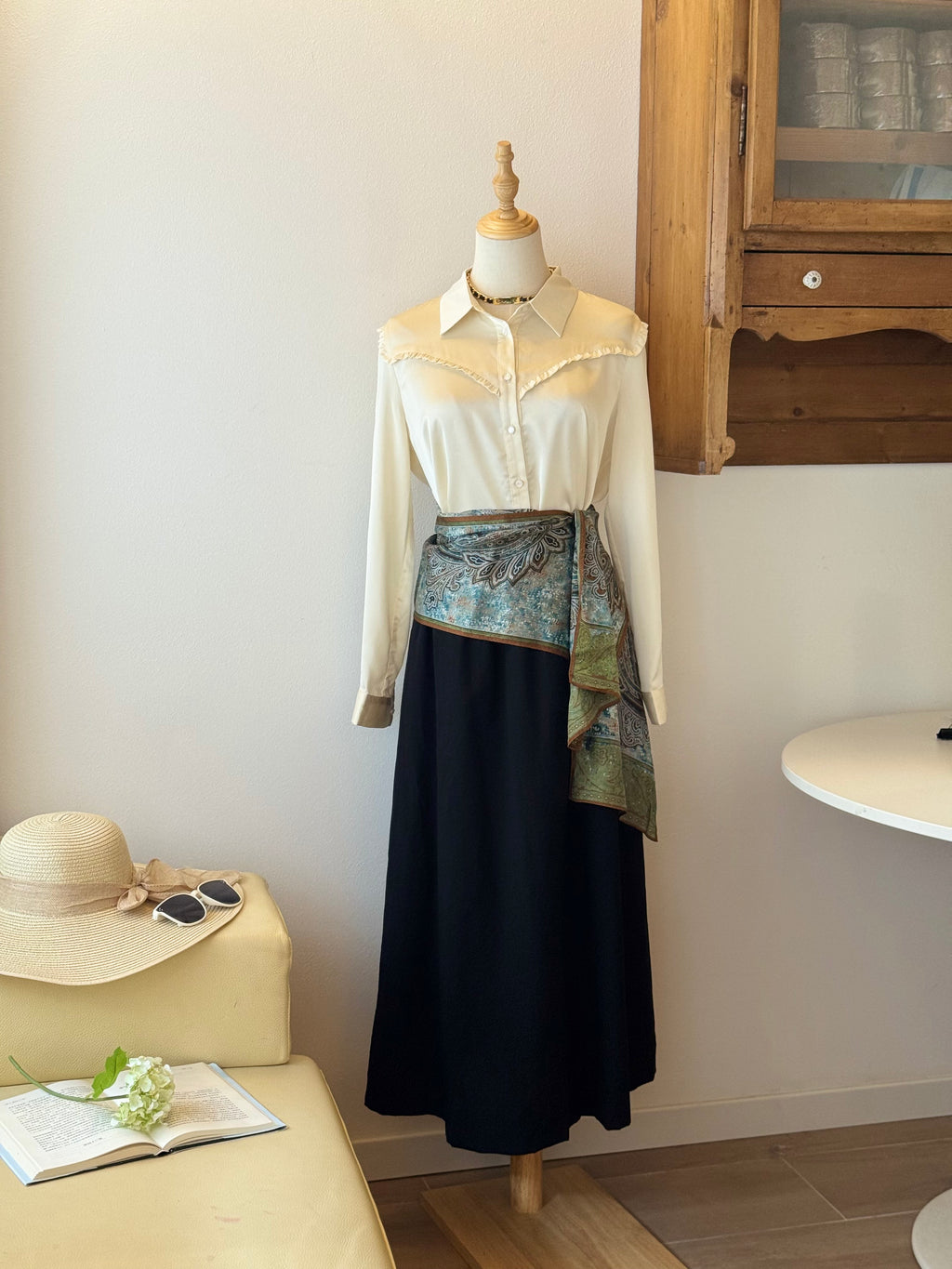 Soft Contrast Set | Top bianco con micro ruches e gonna lunga in cotone e lino