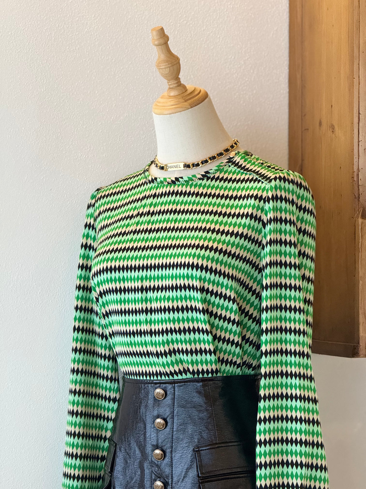 Green Check Set | Camicia chiffon e gonna A-line in ecopelle