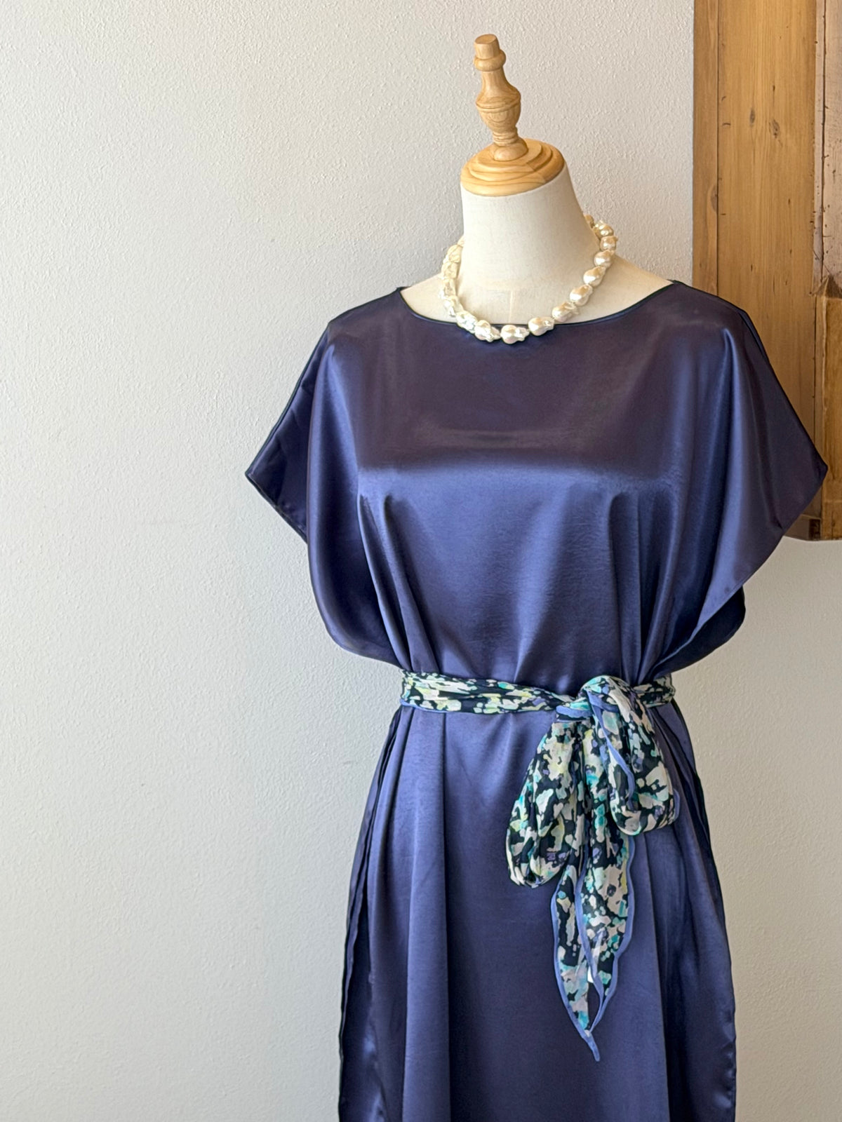 Pure Silk Batwing Dress | Abito monocolore in seta con maniche a pipistrello
