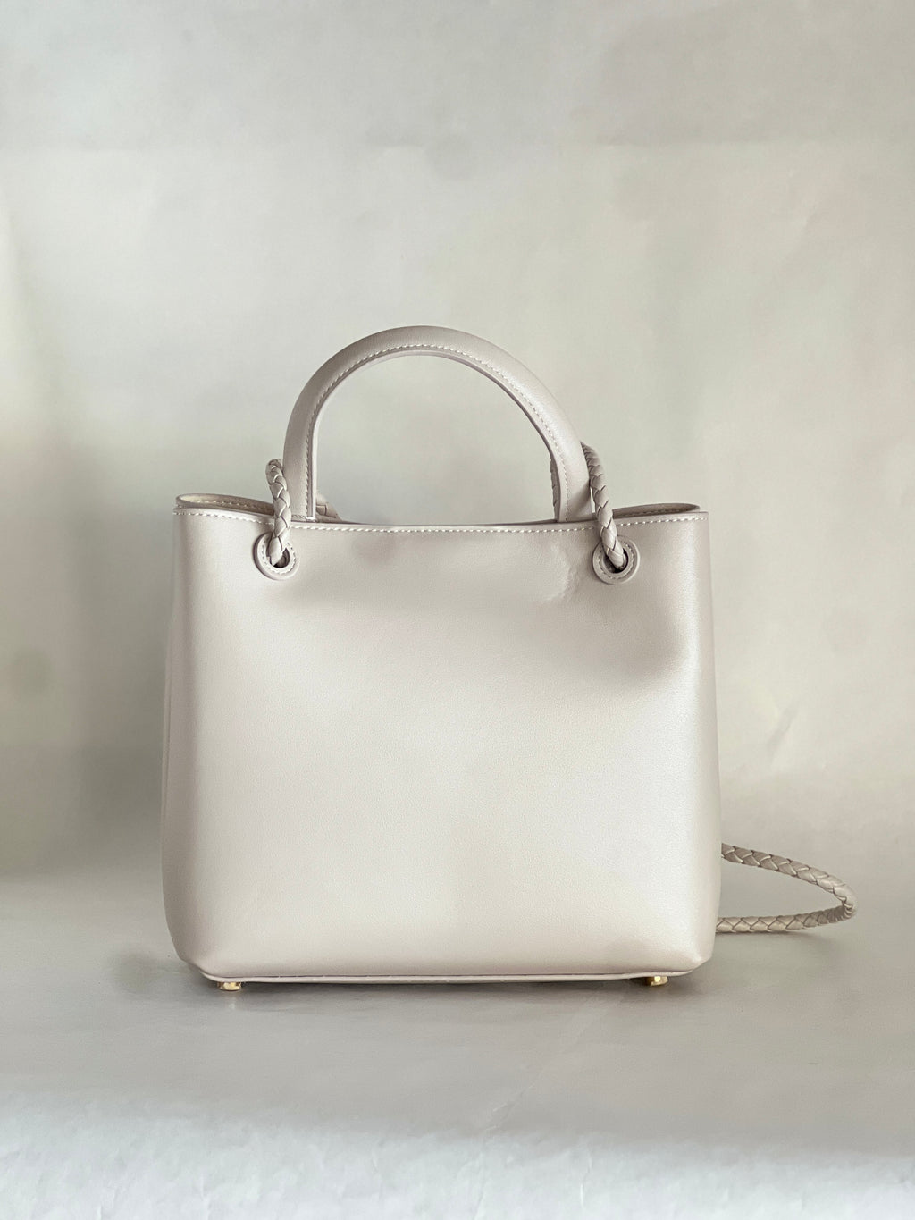 Borsa tote media in pelle intrecciata con dettagli a nodo