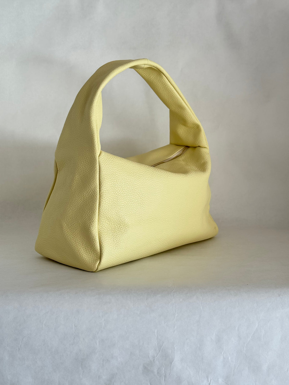 Borsa a spalla effetto “puff” in tonalità macaron