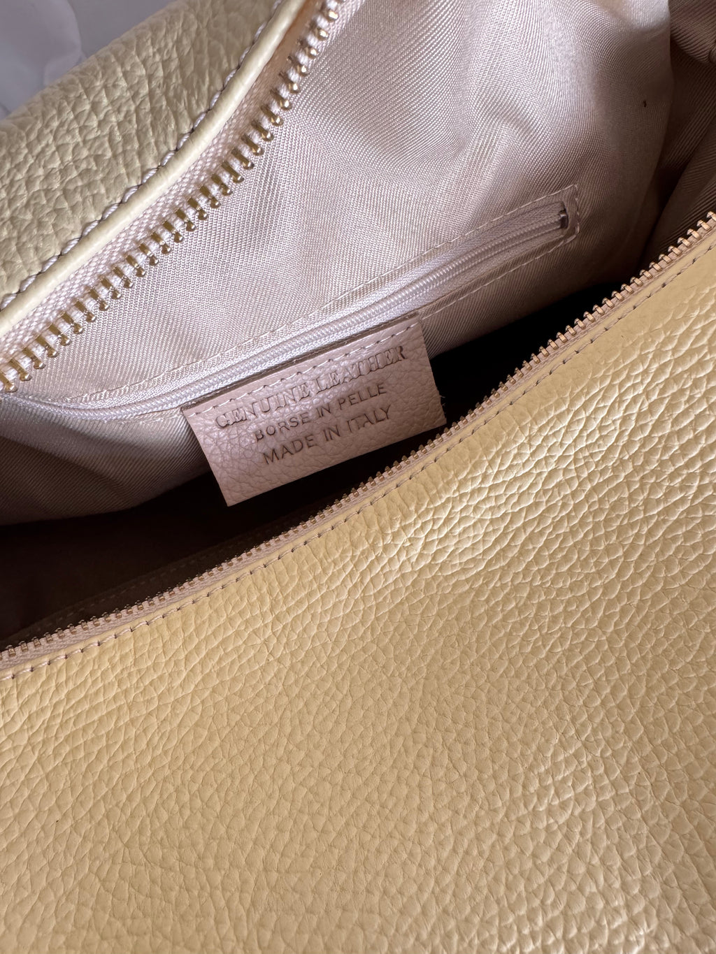 Borsa a spalla effetto “puff” in tonalità macaron