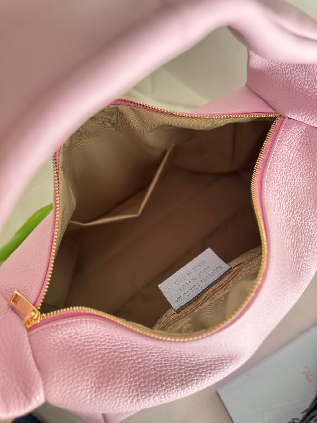 Borsa a spalla effetto “puff” in tonalità macaron