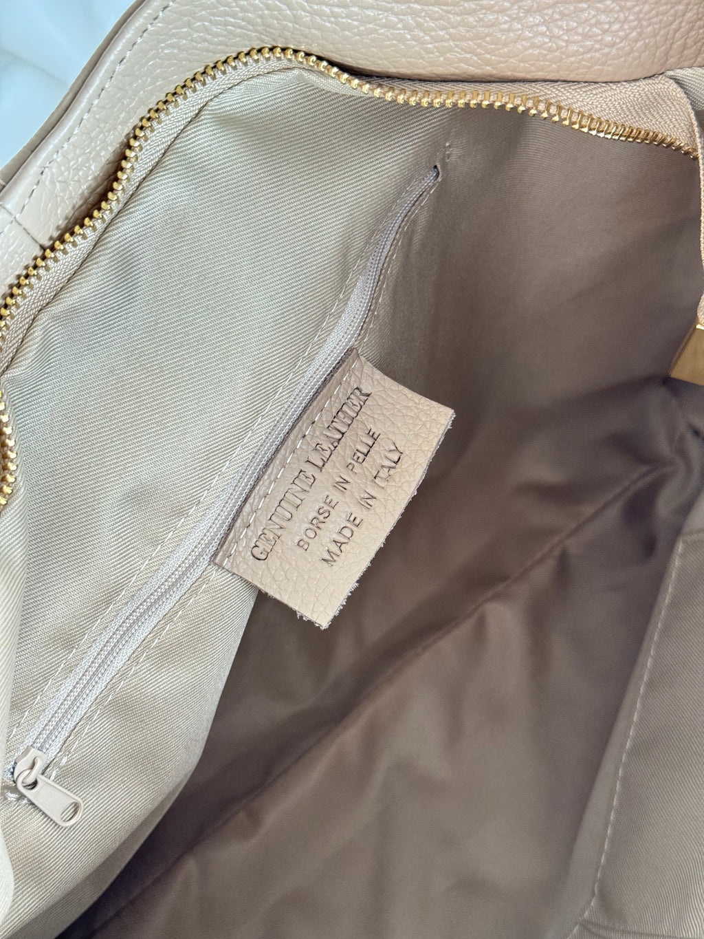 Borsa hobo grande in pelle color kaki con dettagli a doppio nodo