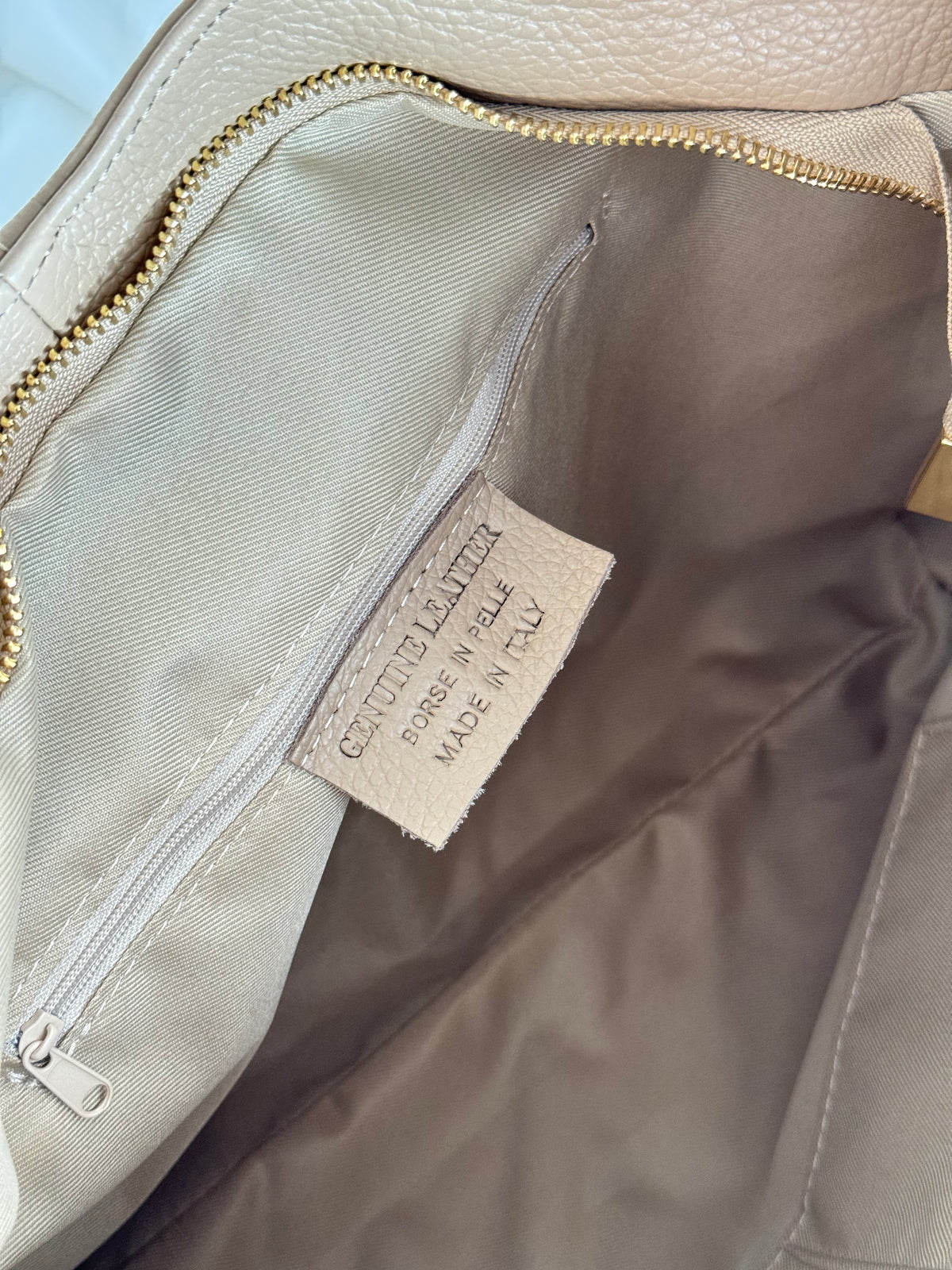 Borsa hobo grande in pelle color kaki con dettagli a doppio nodo