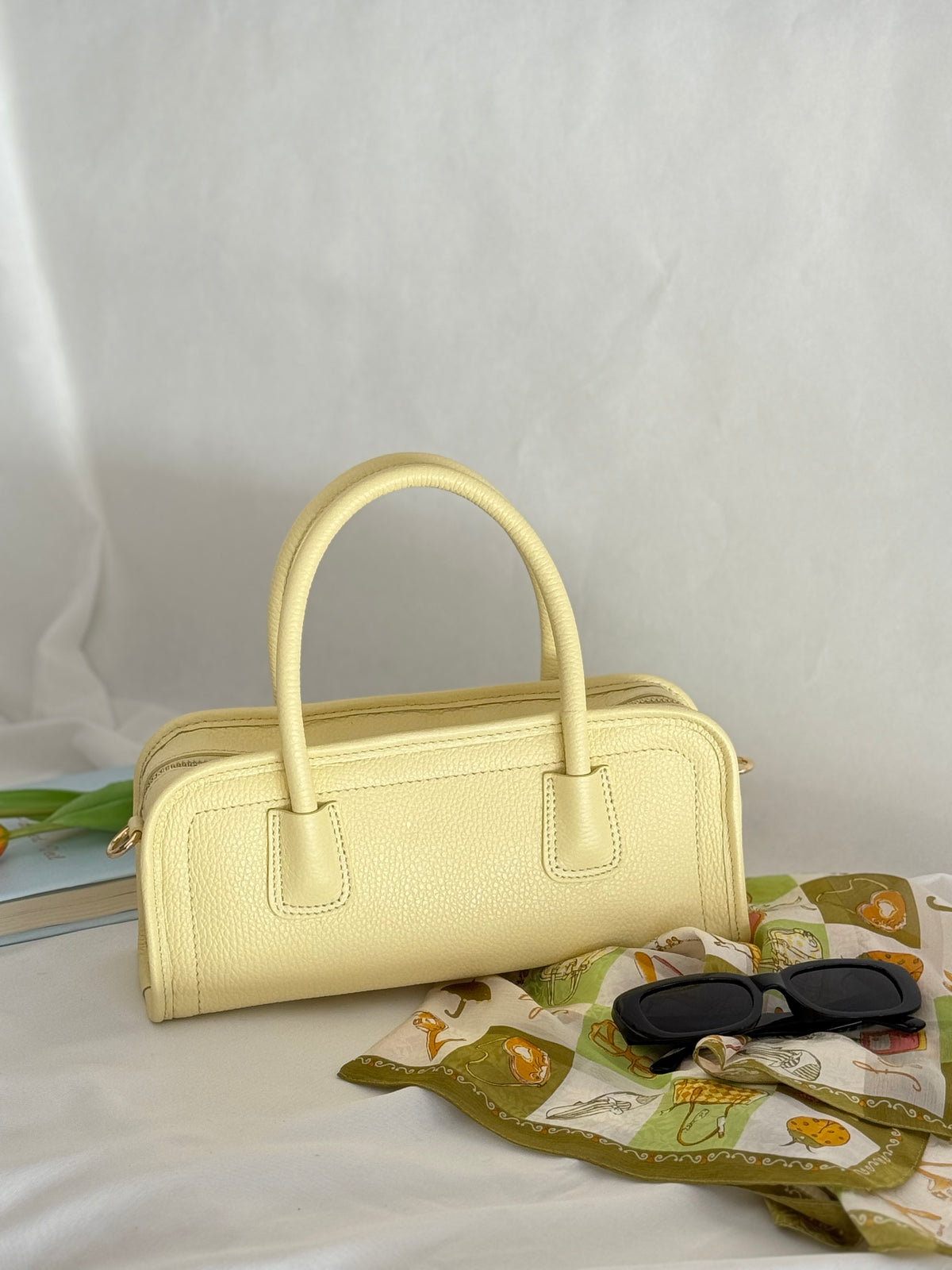 Borsa baguette in pelle color giallo pulcino