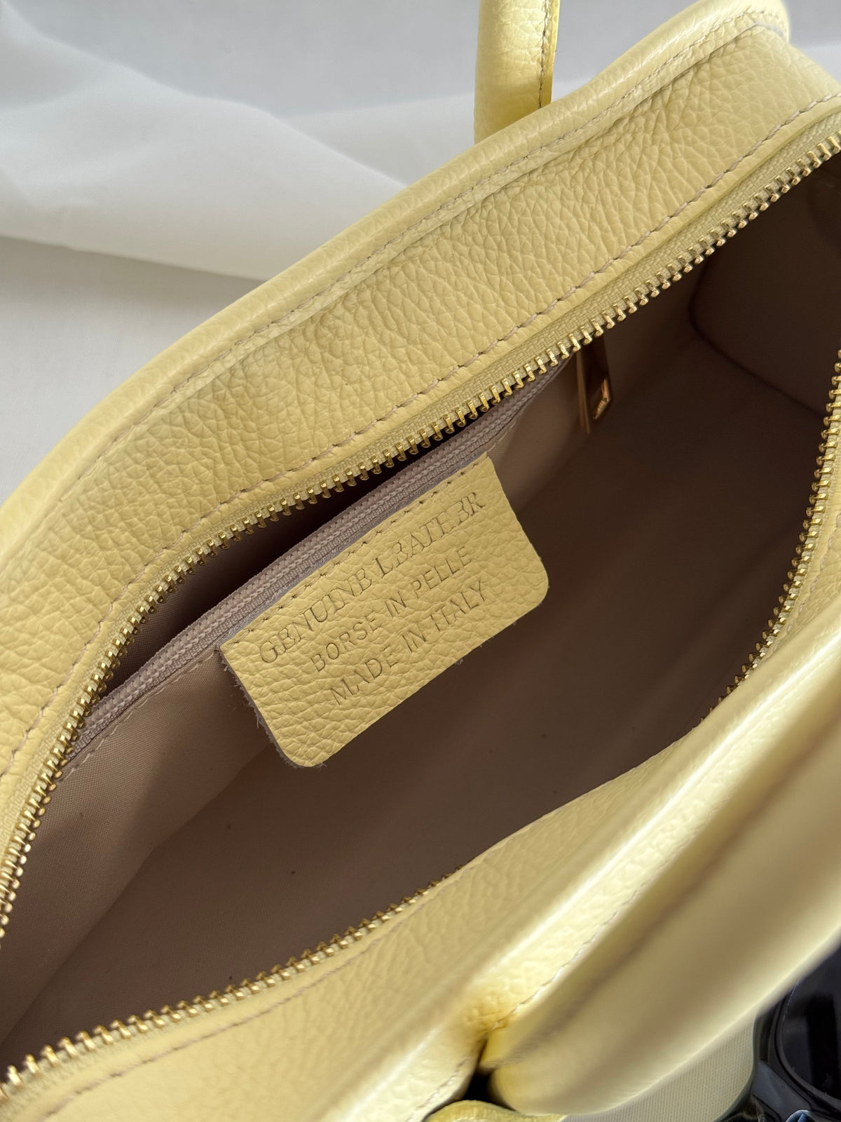 Borsa baguette in pelle color giallo pulcino