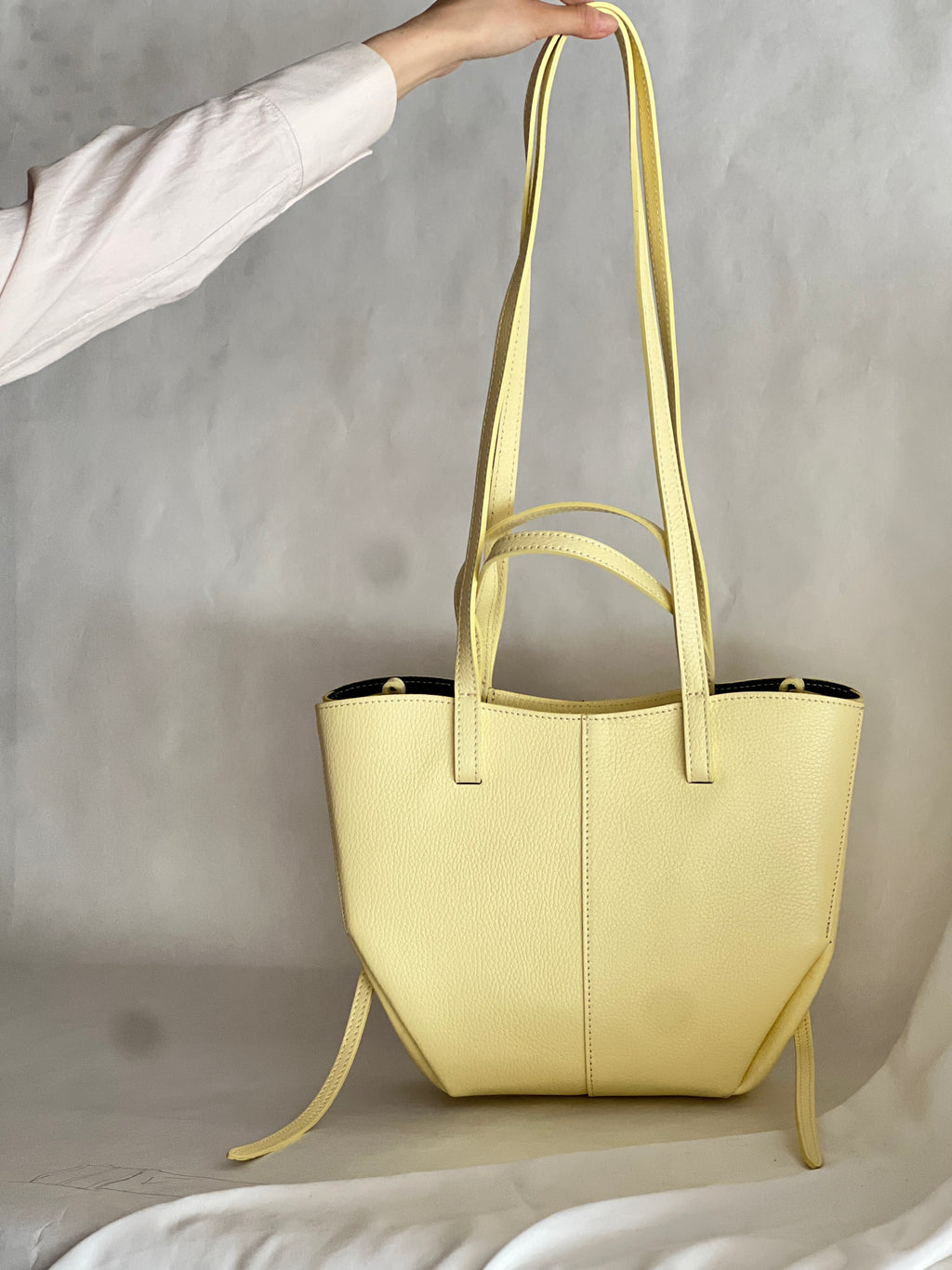 Borsa hobo media in pelle tonalità macaron