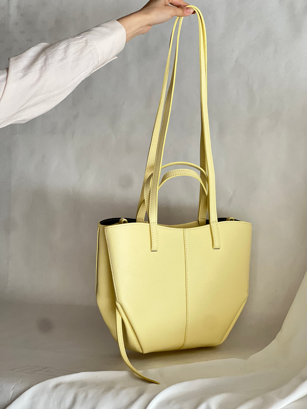 Borsa hobo media in pelle tonalità macaron
