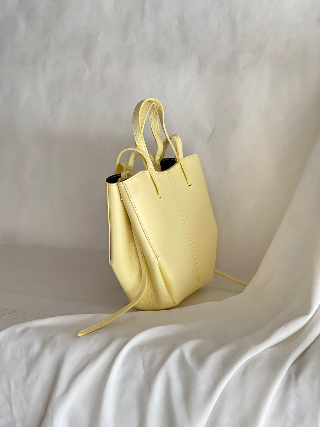 Borsa hobo media in pelle tonalità macaron
