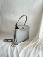 Borsa in pelle color azzurro polvere con tracolla