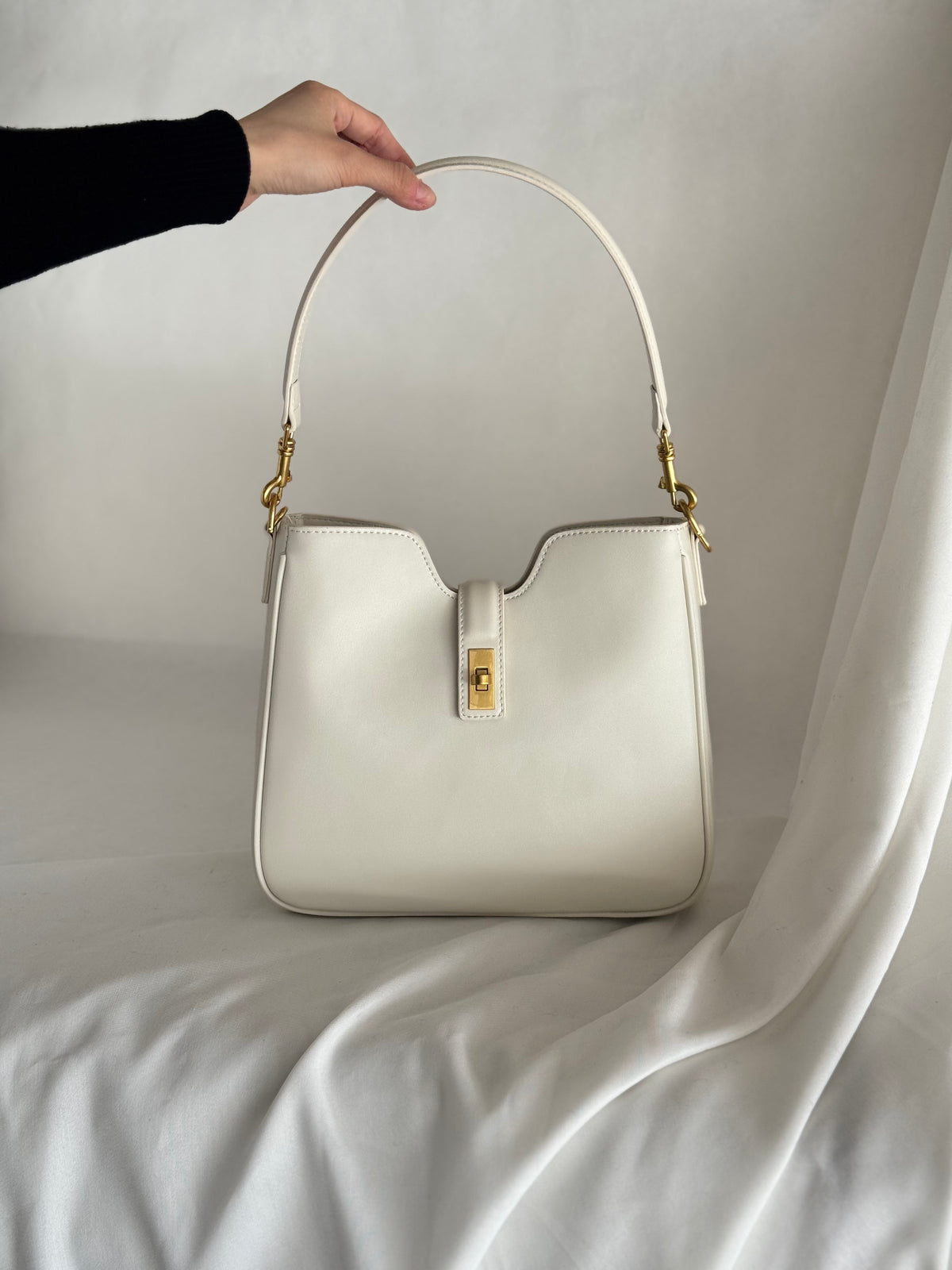 Ivory Structure Bag | Borsa a spalla in vera pelle con chiusura girevole