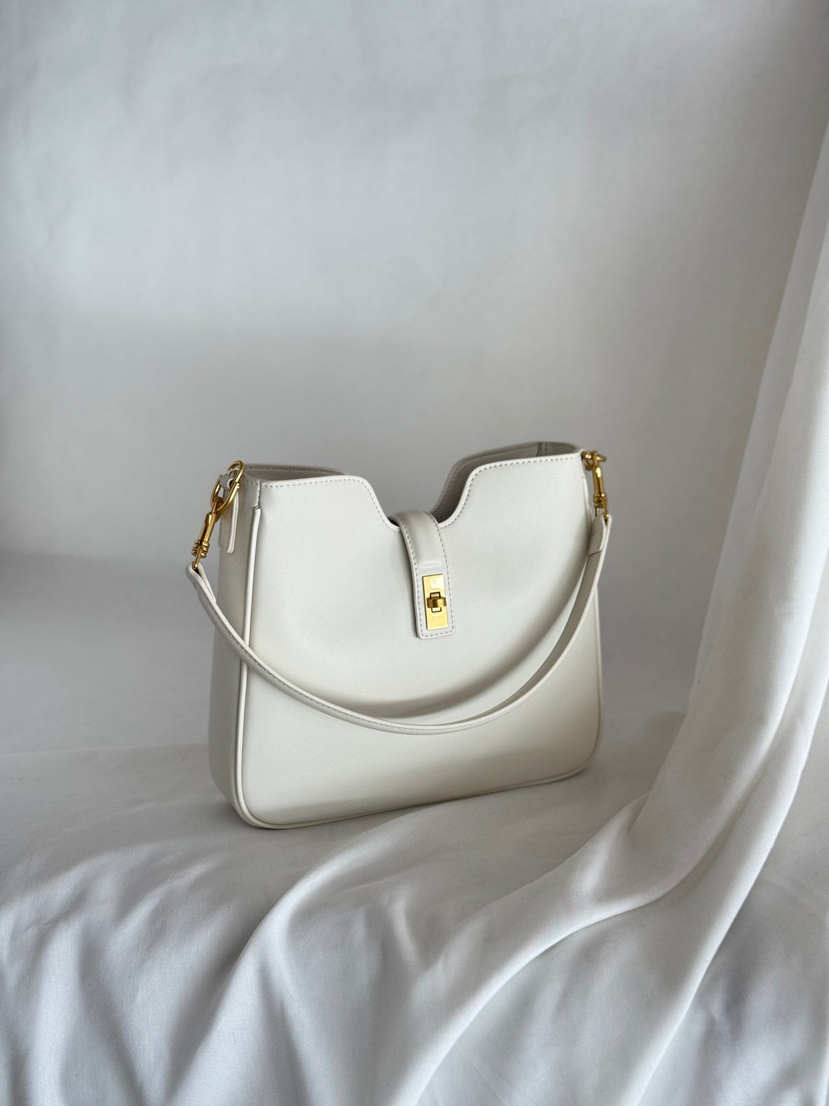 Ivory Structure Bag | Borsa a spalla in vera pelle con chiusura girevole