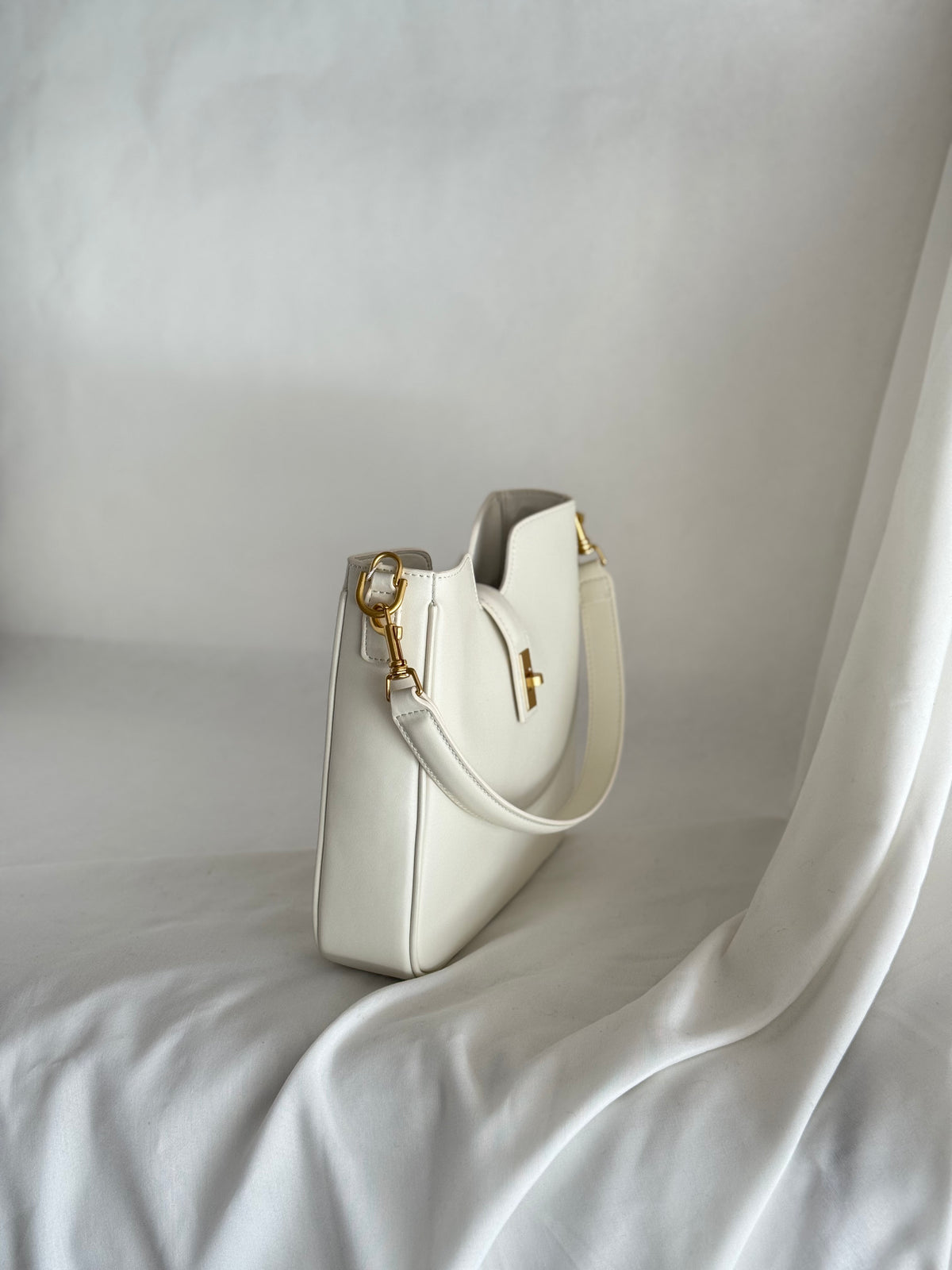 Ivory Structure Bag | Borsa a spalla in vera pelle con chiusura girevole