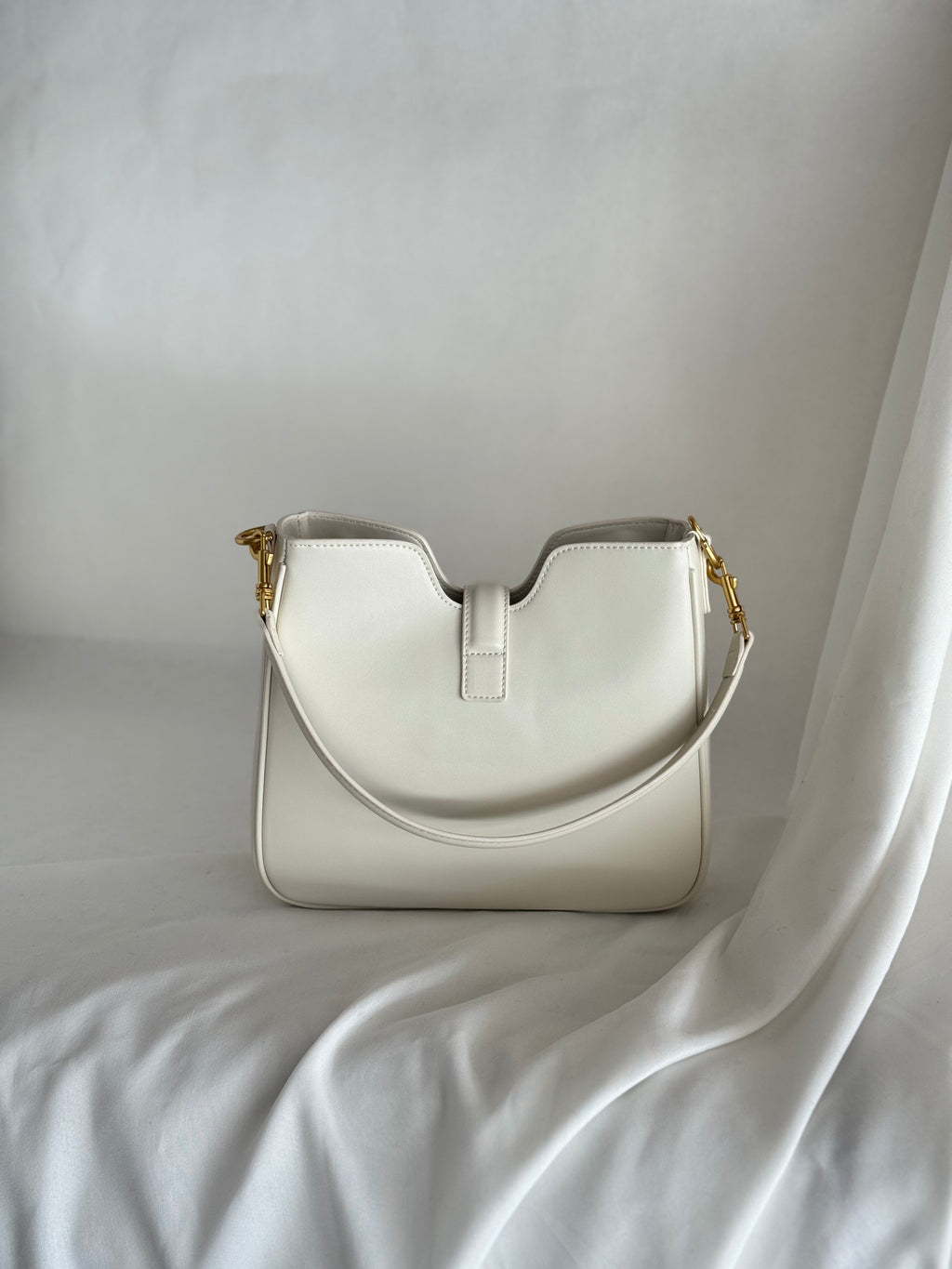 Ivory Structure Bag | Borsa a spalla in vera pelle con chiusura girevole