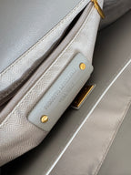 Borsa in pelle color azzurro polvere con tracolla