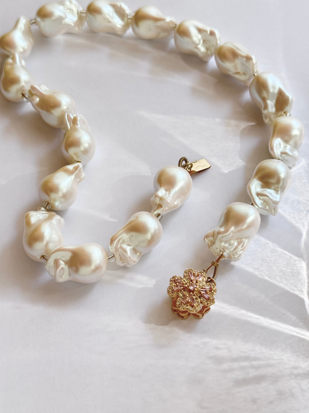 Baroque Pearl Necklace | Collana con perla barocca e dettaglio quadrifoglio