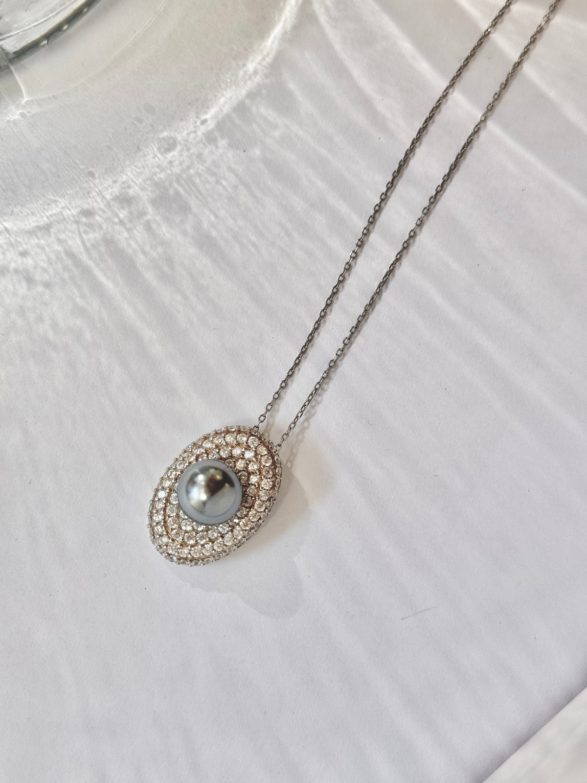 Grey Pearl Eye Necklace | Collana con perla grigia e design a occhio
