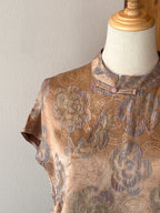 Completo donna con top jacquard floreale e gonna midi satinata