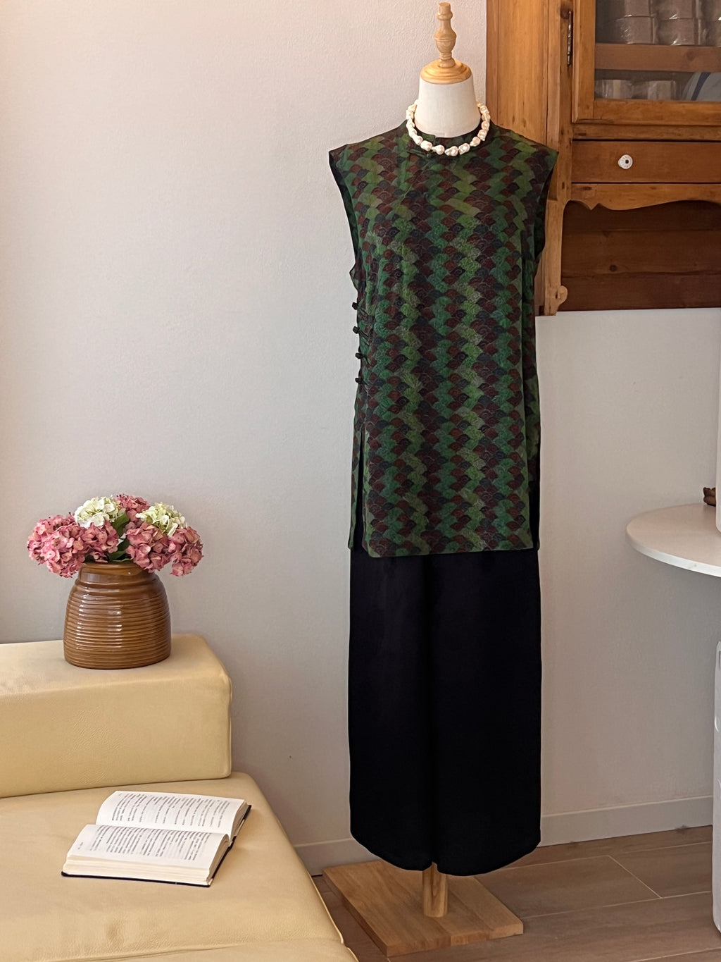Completo donna con top jacquard fantasia e pantaloni lunghi fluidi