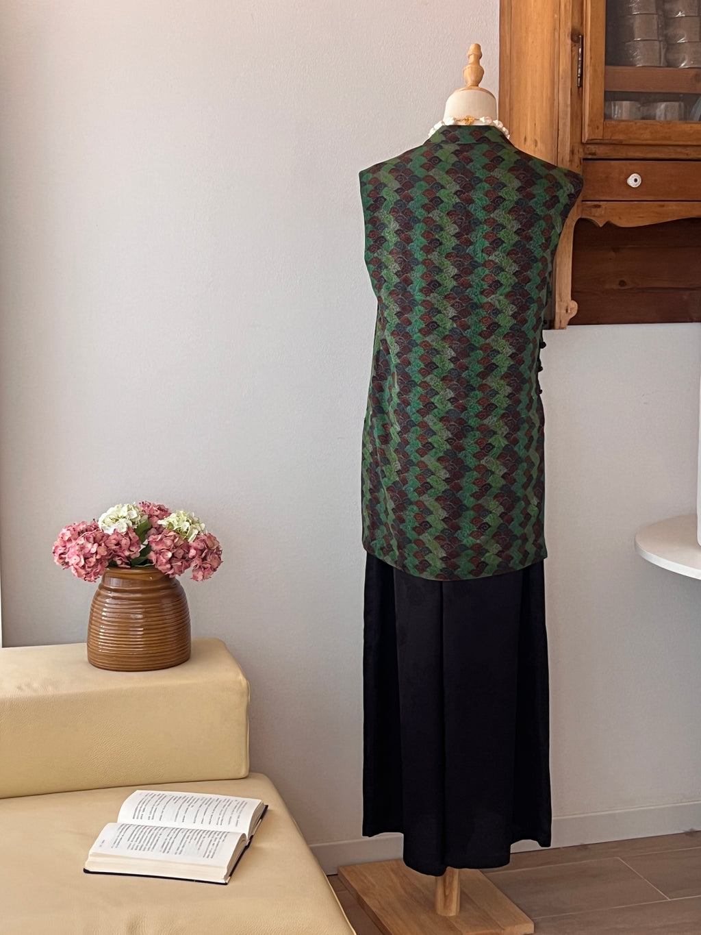 Completo donna con top jacquard fantasia e pantaloni lunghi fluidi