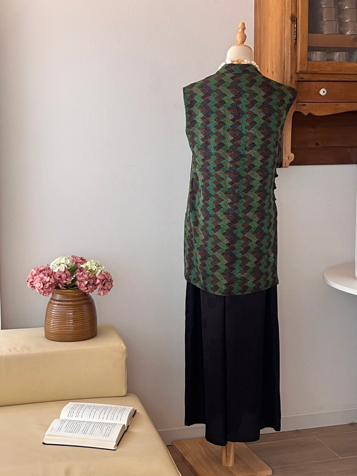 Completo donna con top jacquard fantasia e pantaloni lunghi fluidi