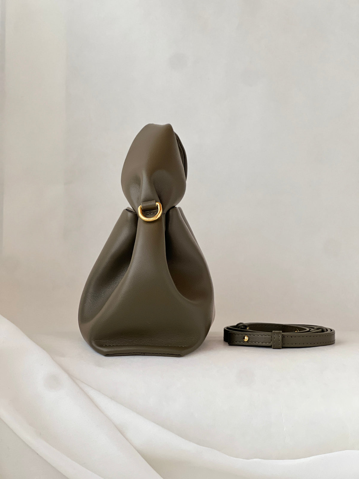 Borsa “Nuvola” in vera pelle – Design scultoreo