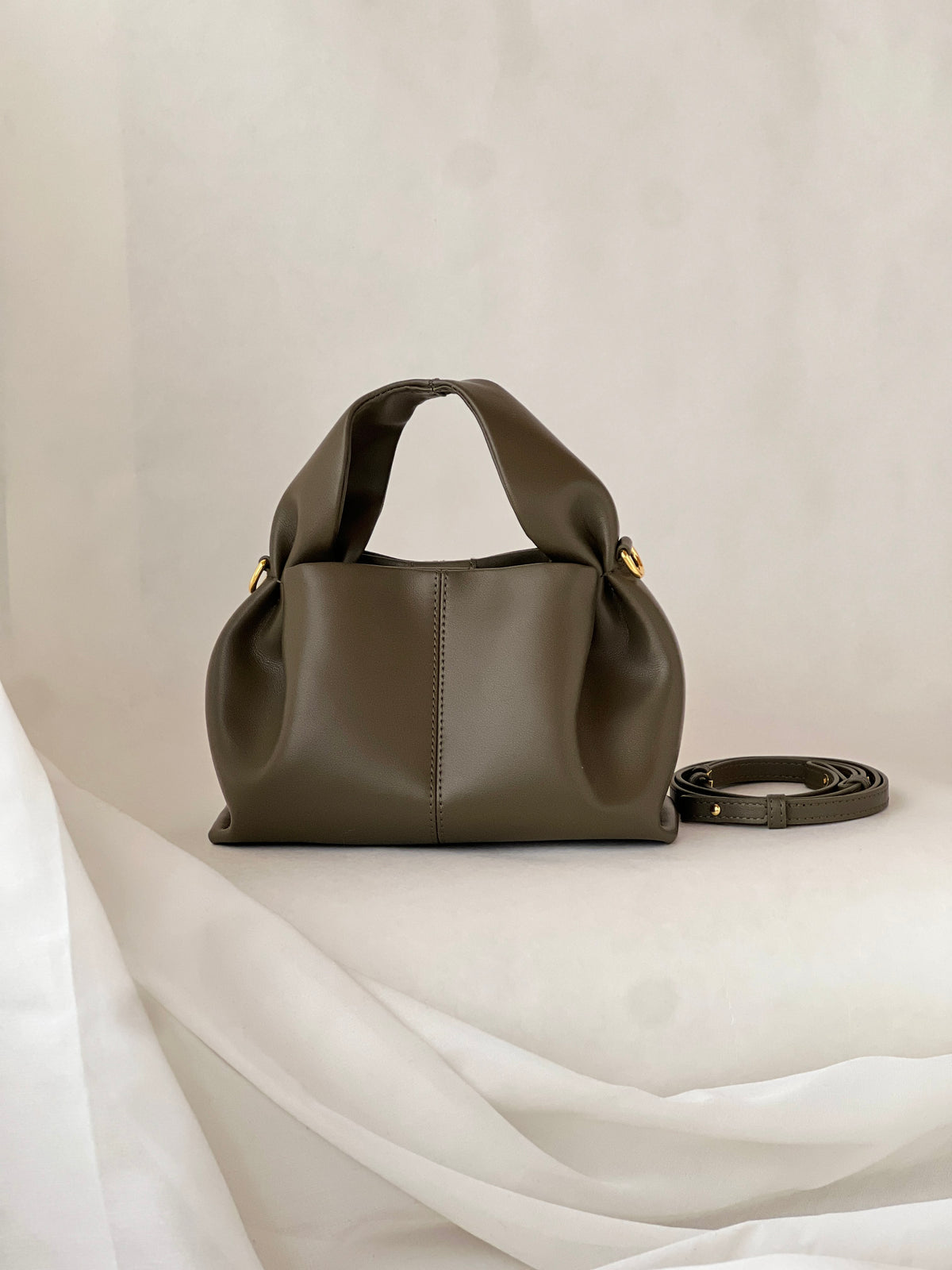 Borsa “Nuvola” in vera pelle – Design scultoreo